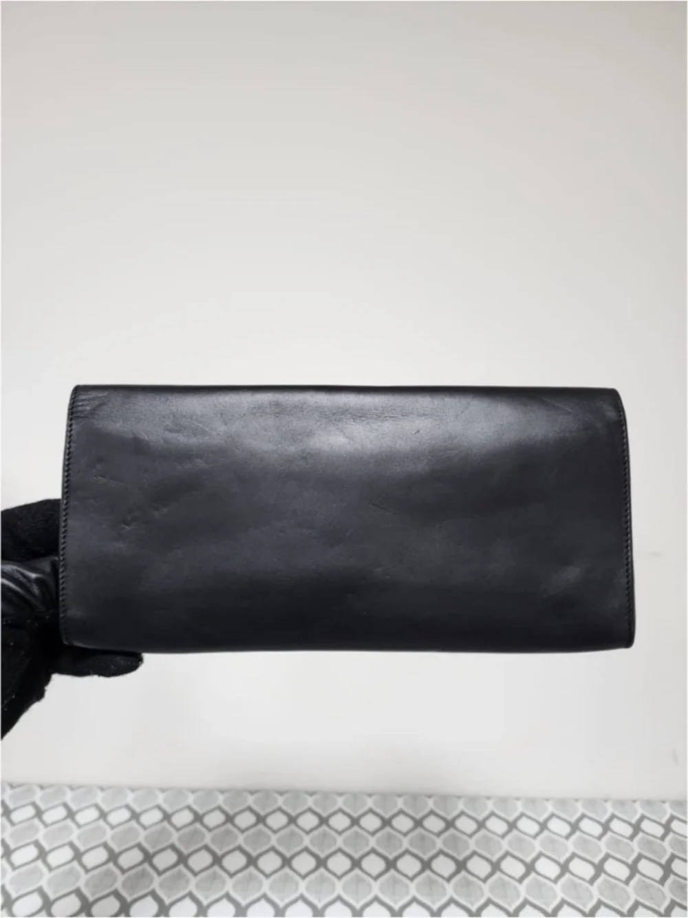 Authentic YVES SAINT LAURENT Smooth Calfskin Leather Lutetia Flap Clutch Bag Bla - Picture 4 of 12